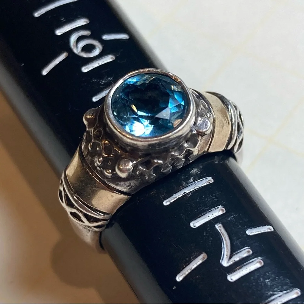 Vintage Artisan Aquamarine Sterling Ring with Gold bands - Picture 6 of 8